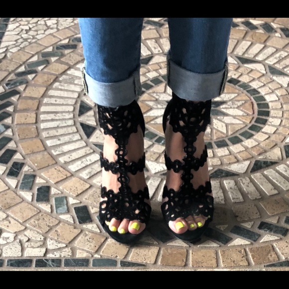 Alaia Chamois Cutout Black Sandals Size 6 - Picture 8 of 8